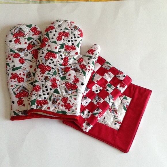 Handmade Glove Oven Mitts /Pot Holders Cards Retro Kitchen Linens Cooking Baking - Picture 1 of 7